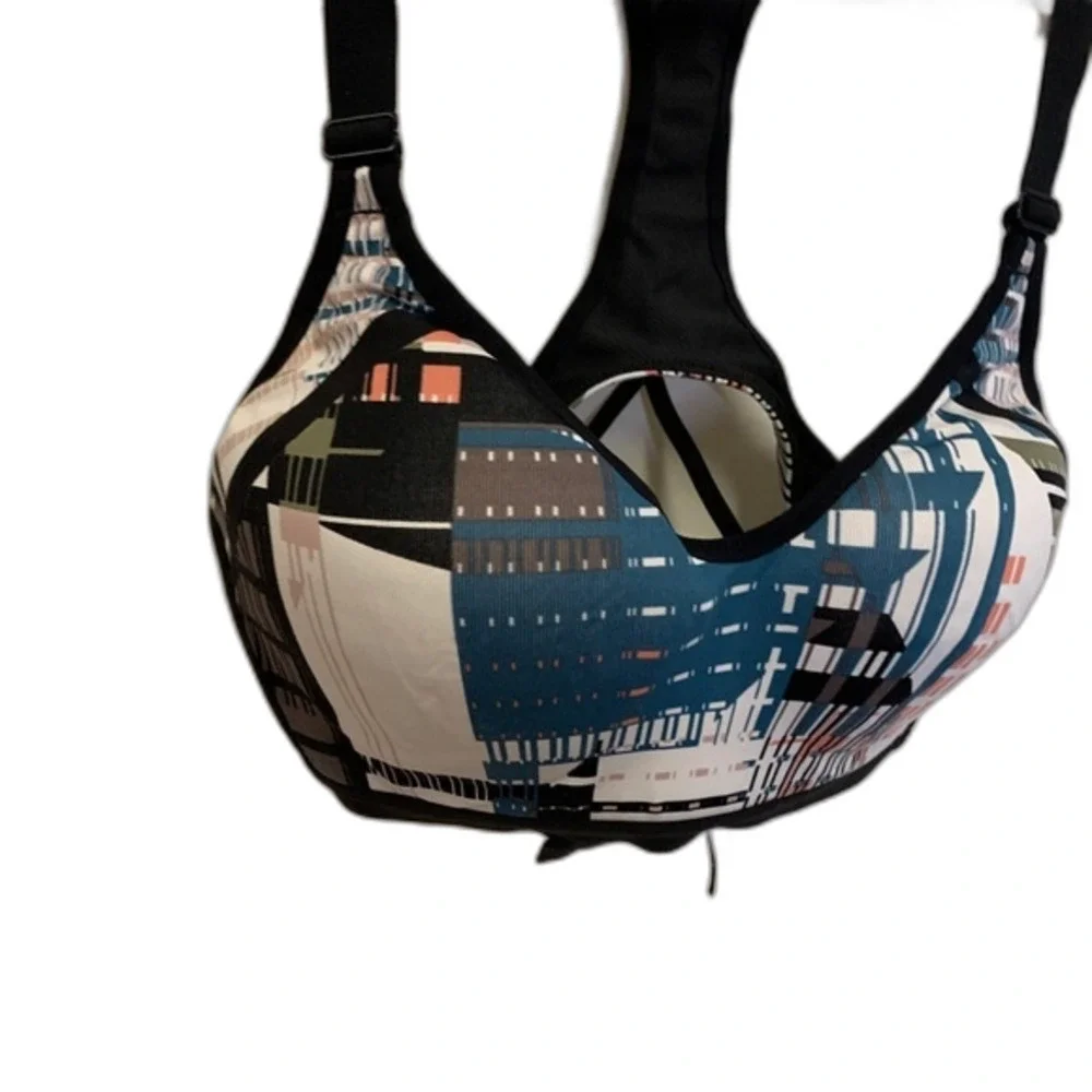 Victoria’s Secret Sport Black Geo Print Strappy Back Underwire Sports Bra Sz 32D